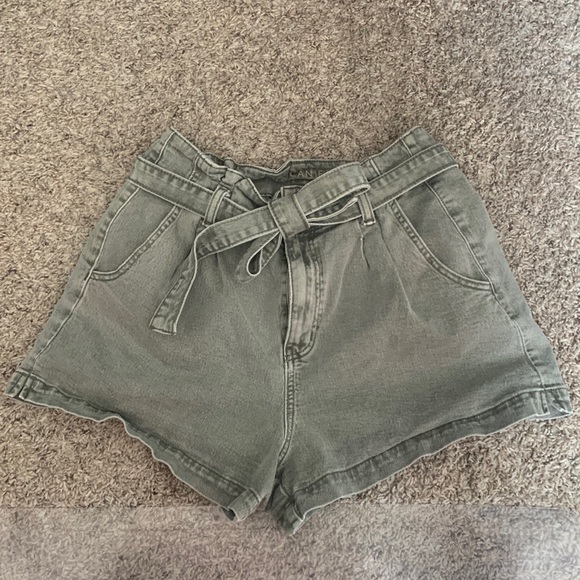 American Eagle Outfitters Pants - American Eagle highest rise mom short